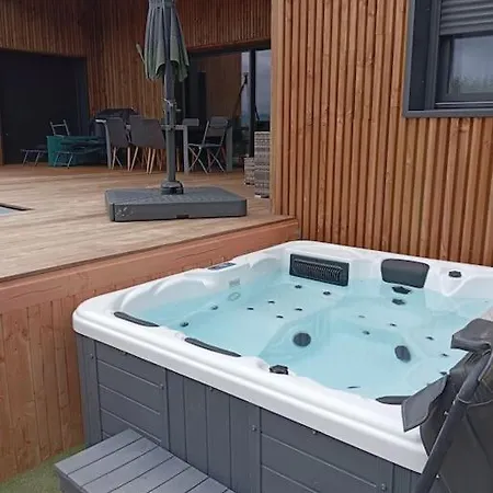 Accords Pyrenees - Vue Pyrenees - Piscine Et - Classe 4 Etoiles Estadens