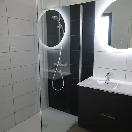 Accords Pyrenees - Vue Pyrenees - Piscine Et - Classe 4 Etoiles בית נופש *