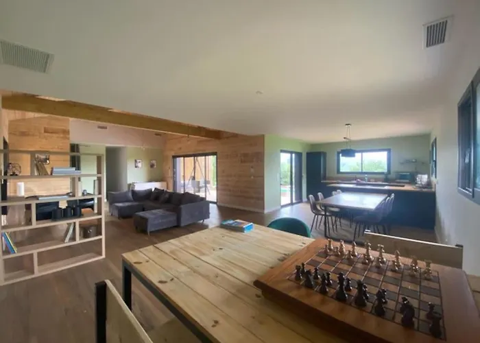 Accords Pyrenees - Vue Pyrenees - Piscine Et - Classe 4 Etoiles *