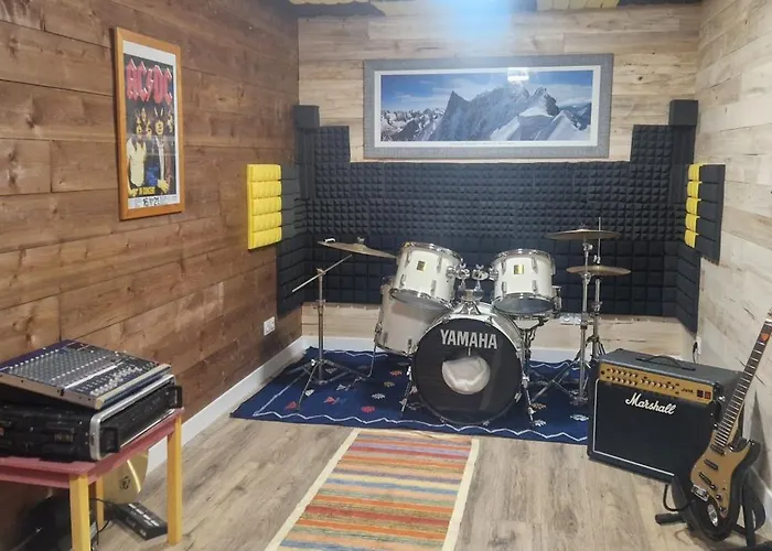 Accords Pyrenees - Vue Pyrenees - Piscine Et - Classe 4 Etoiles * Estadens