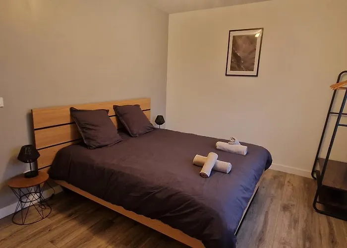 Accords Pyrenees - Vue Pyrenees - Piscine Et - Classe 4 Etoiles