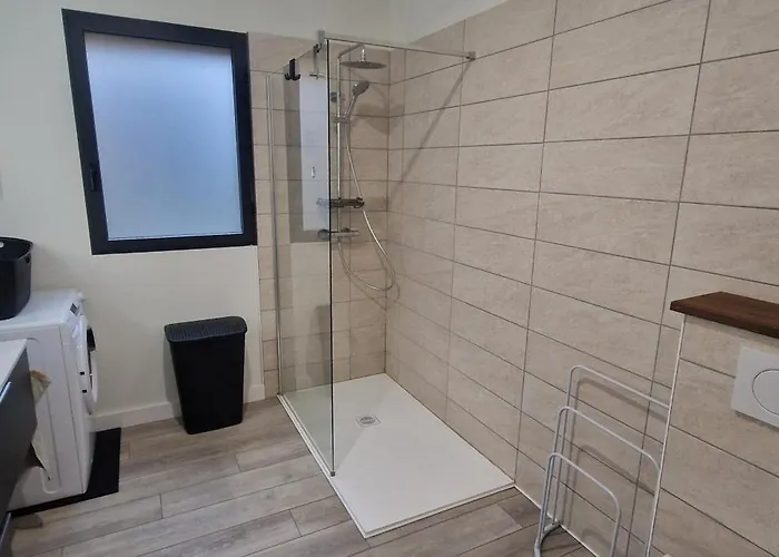 Accords Pyrenees - Vue Pyrenees - Piscine Et - Classe 4 Etoiles *